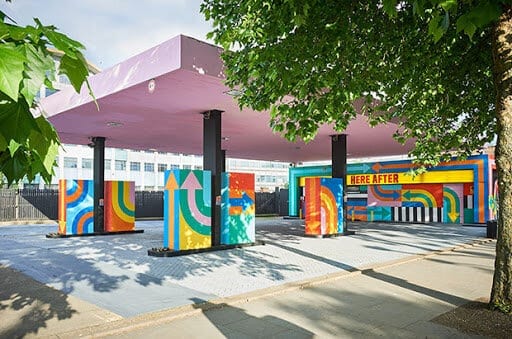 Gasolinera en White Line City intervenida por los artistas Craig&Karl / Vishop Magazine Gasolinera en White Line City intervenida por los artistas Craig&Karl / Vishop Magazine